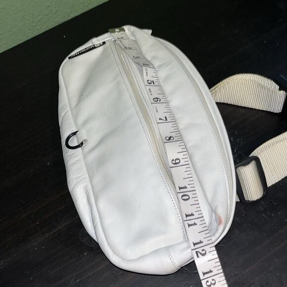 Vintage hip bag unisex leather Fanny pack • waist bag • adjustable strap • vacay - Picture 12 of 12